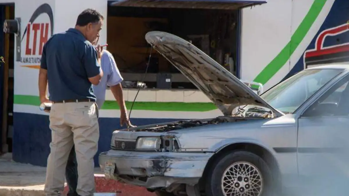 Aumenta por calor trabajo en talleres mecánicos